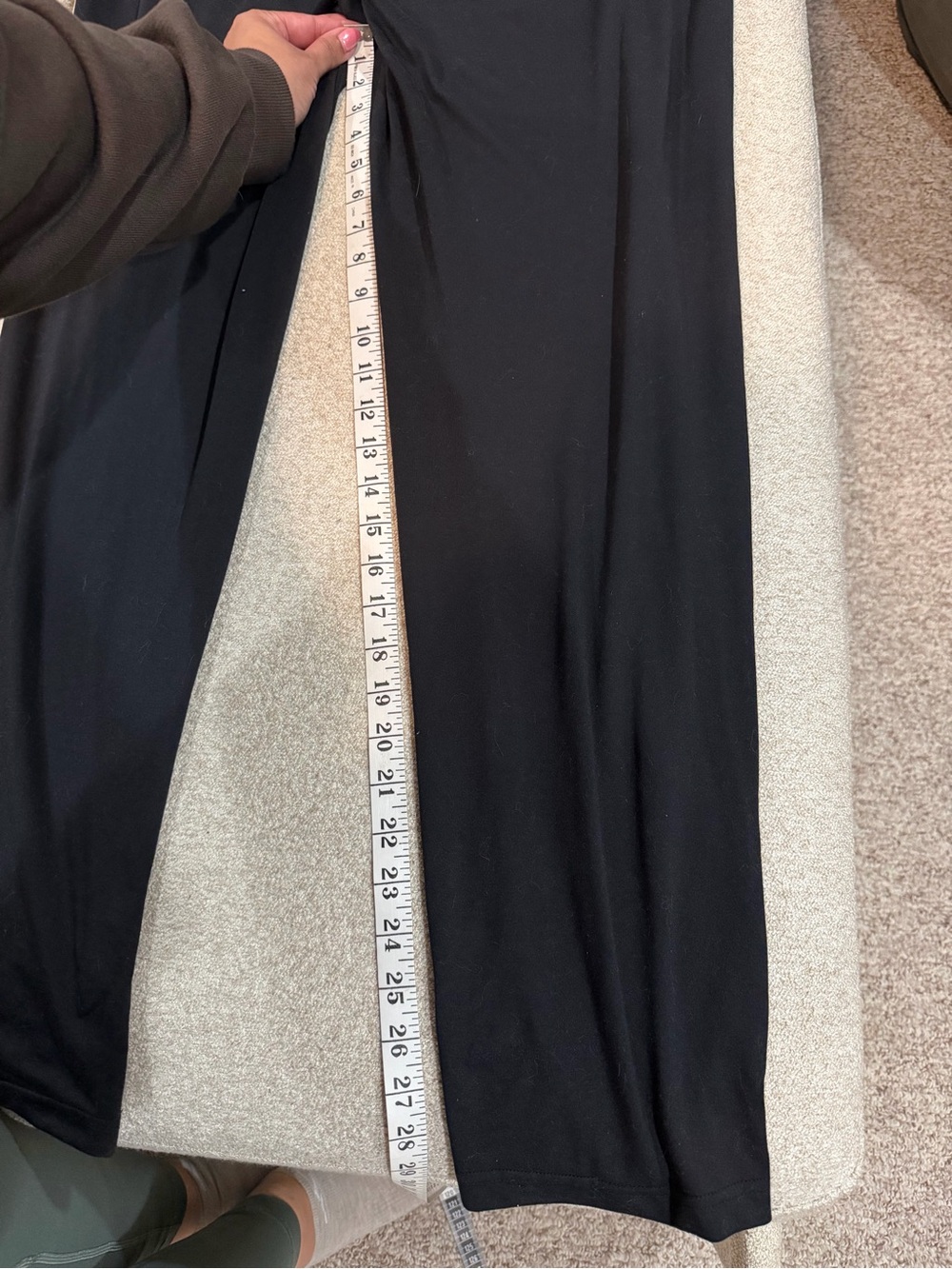 ALO Yoga Men’s Black Athletic Joggers - Picture 4 of 7
